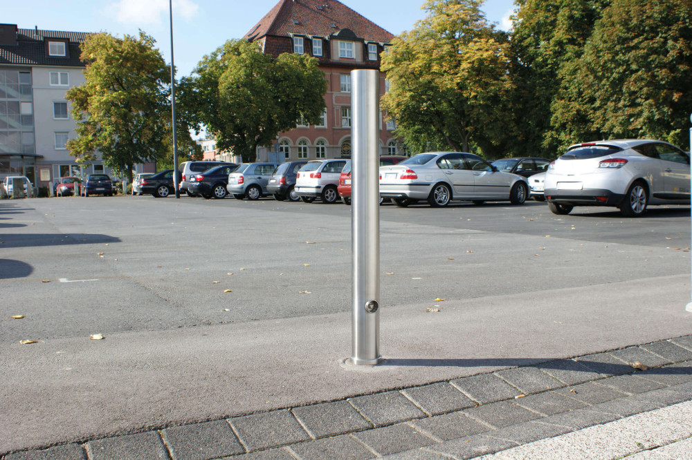 Edelstahlpfosten Ø 89 mm, herausnehmbar, mit Profilzylinderschloss