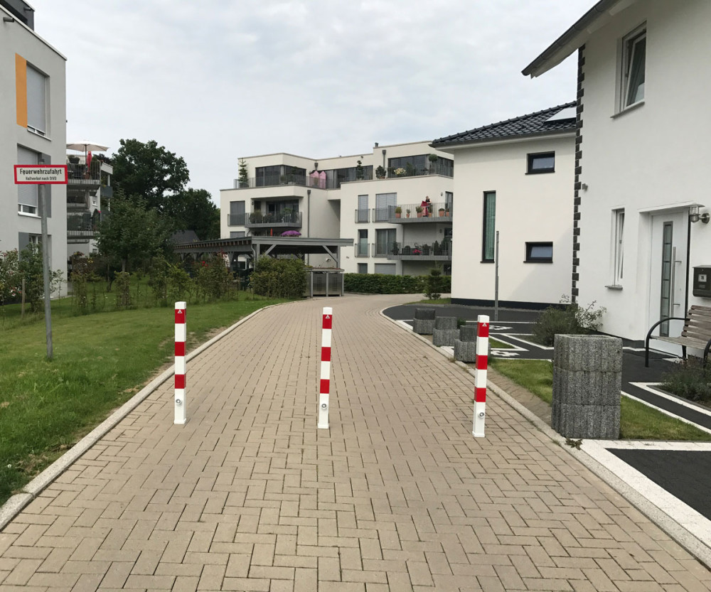 Absperrpfosten 70 x 70 mm Stahlrohr herausnehmbar mit Dreikant